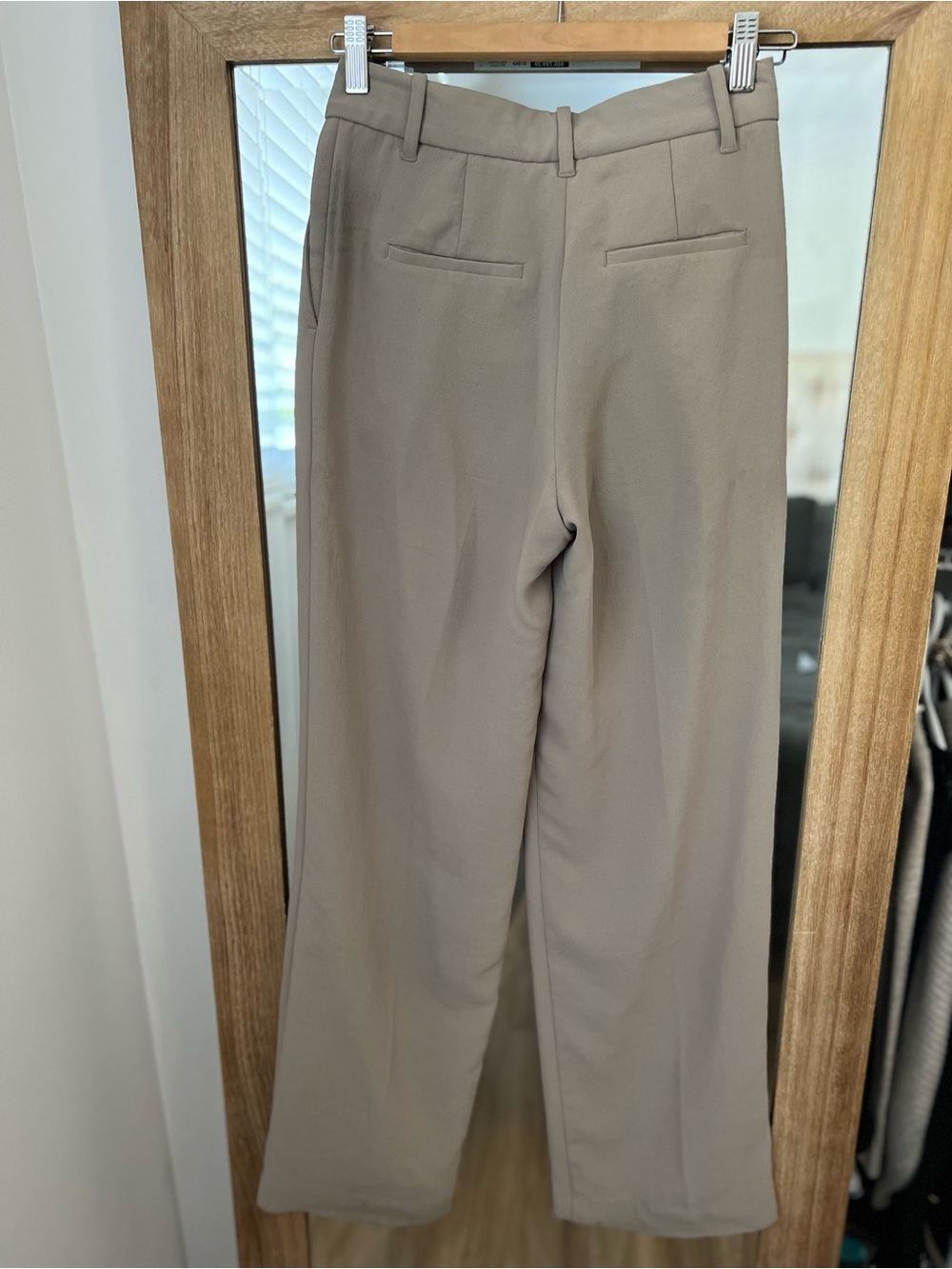 Aritzia Effortless Pant in Taupe - Picture 3 of 3